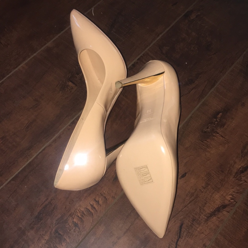 Yves Saint Laurent Patent Leather Pumps - Picture 4 of 7